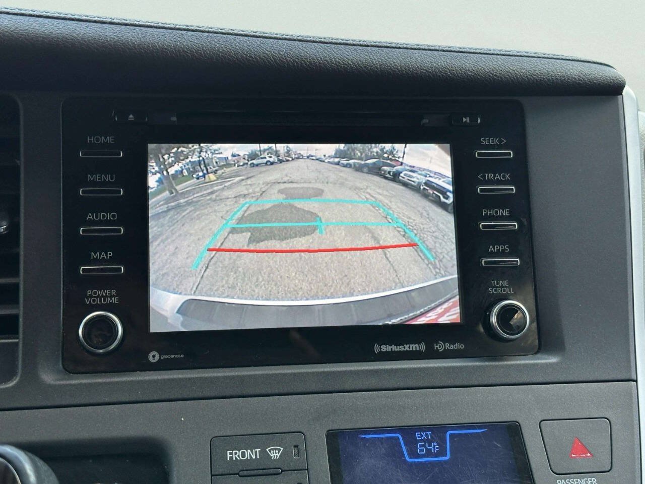Used 2020 Toyota Sienna XLE w/ XLE Navigation Package FWD image 33