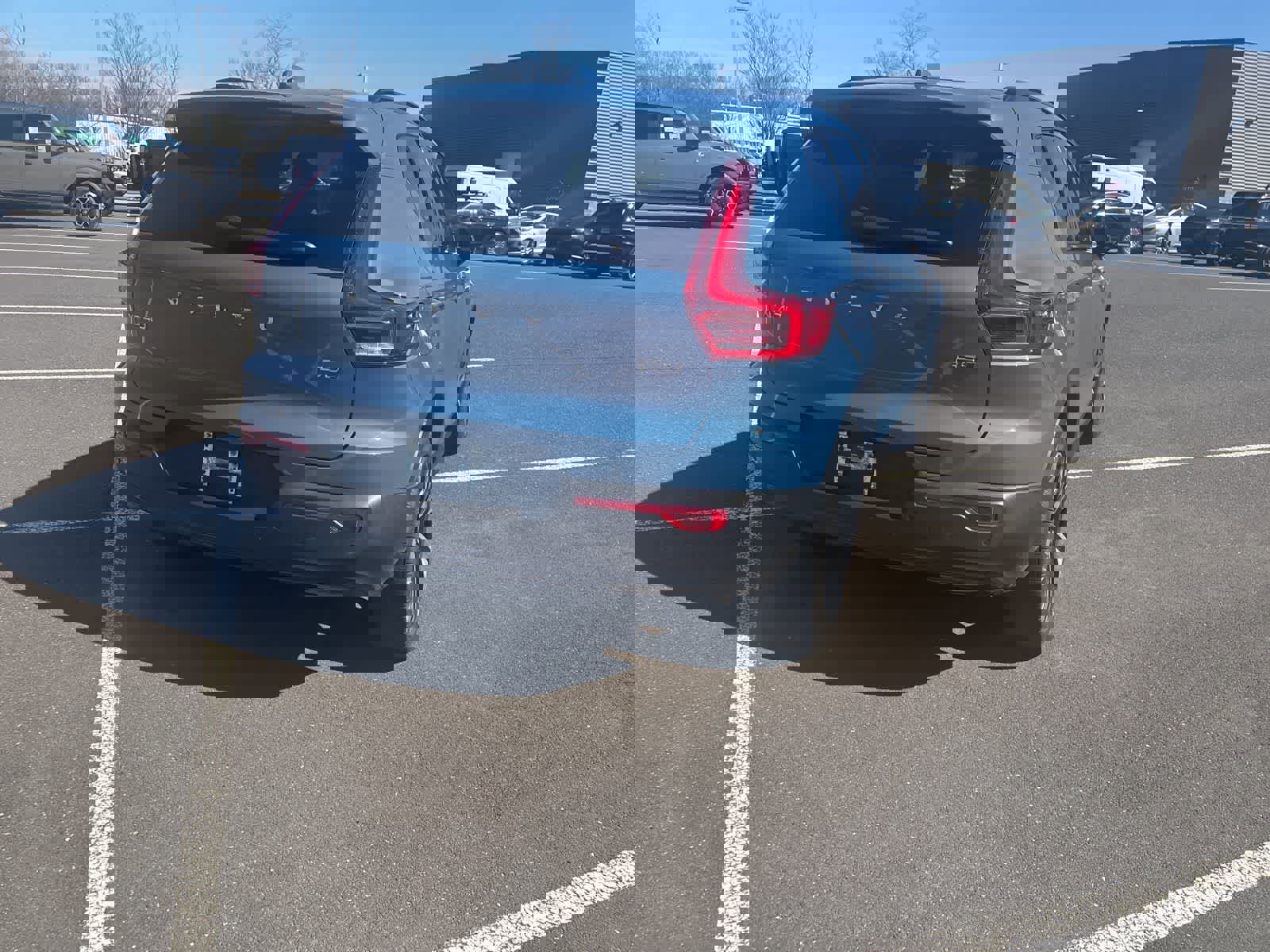 Used 2025 Volvo XC40 B5 Ultra w/ Climate Package image 17