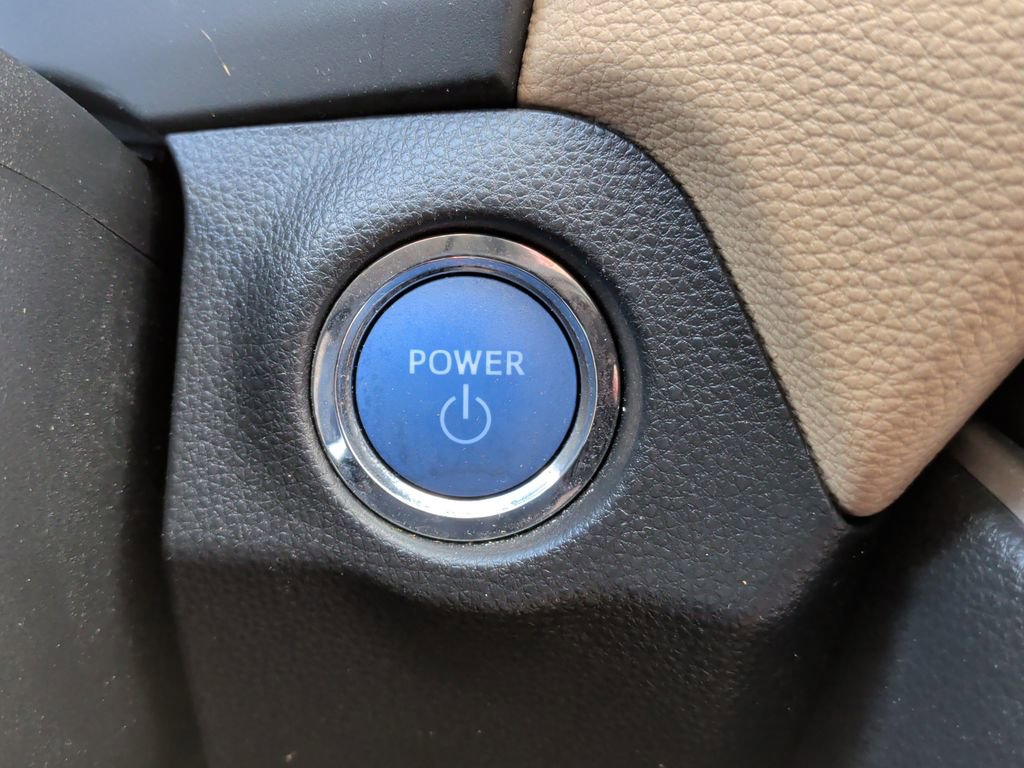 Used 2022 Toyota RAV4 XLE AWD/4WD image 18