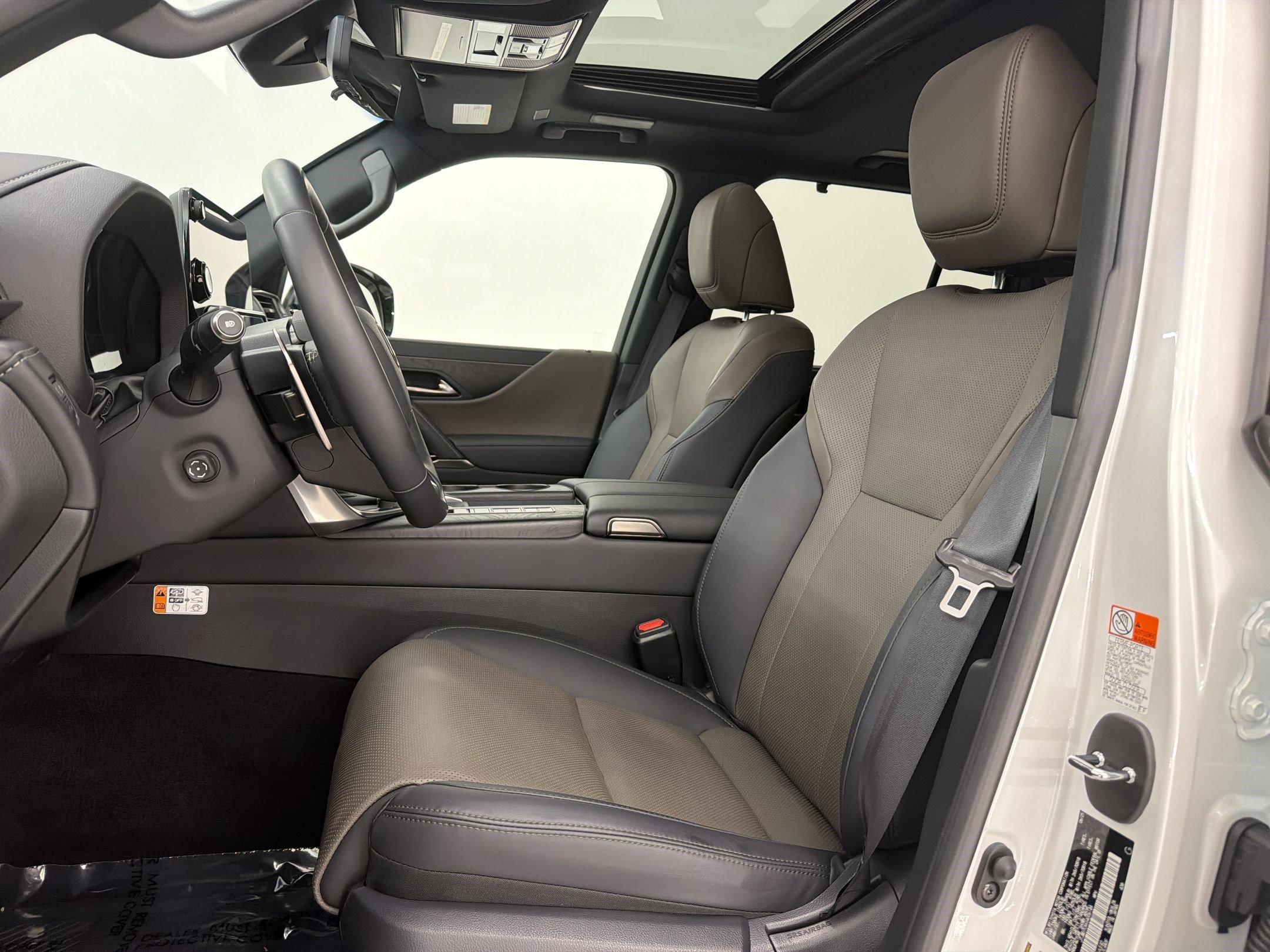 Certified 2025 Lexus LX 700h Overtrail AWD/4WD image 5