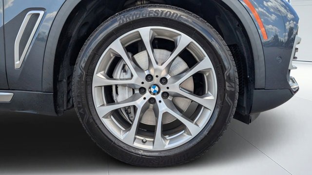 Used 2021 BMW X5 xDrive45e w/ Parking Assistance Package image 11