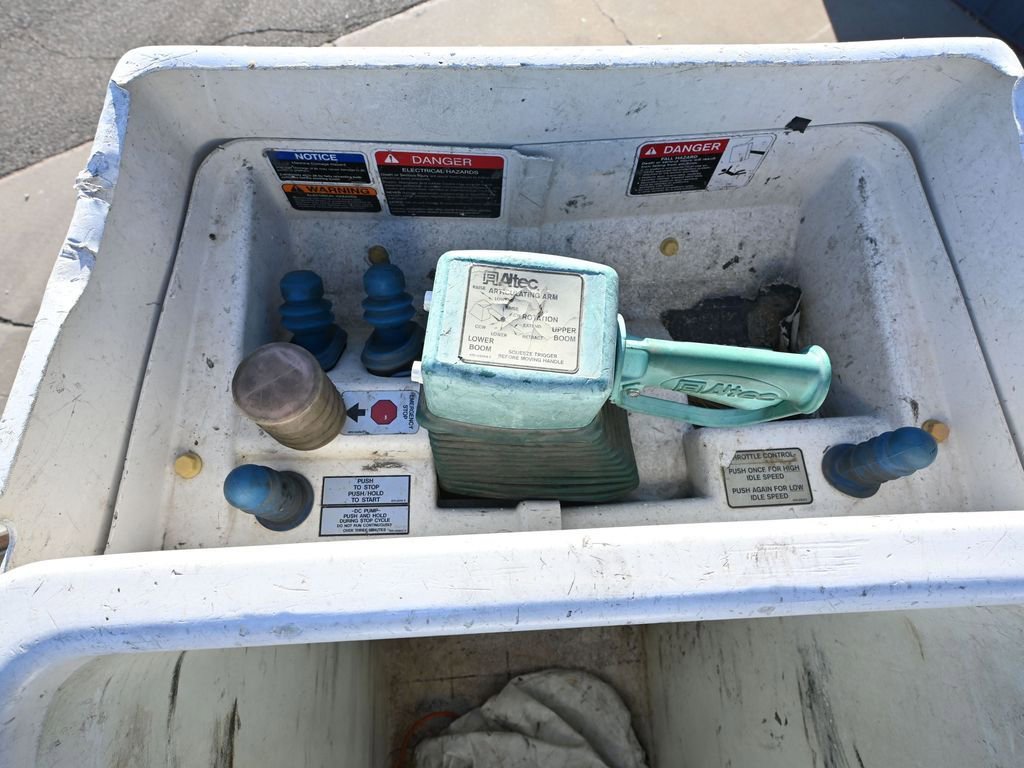 Used 2012 Ford F550 4x4 SuperCab Super Duty w/ Payload Upgrade Pkg image 59