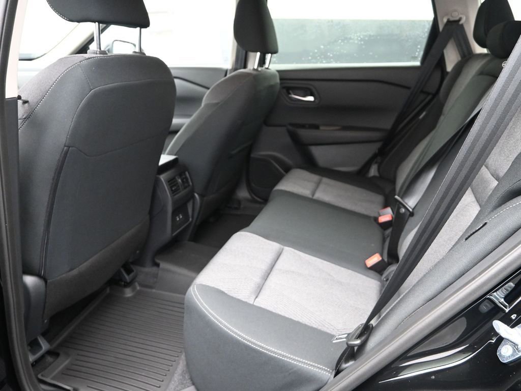 Certified 2026 Nissan Rogue SV FWD image 18