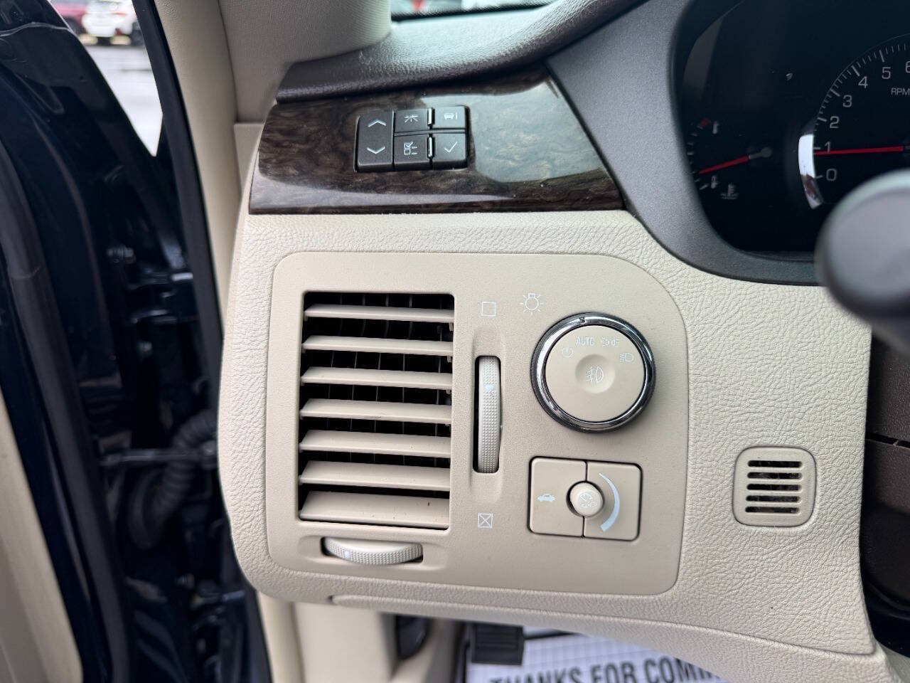 Used 2009 Cadillac DTS w/ Trunk Convenience Package FWD image 16