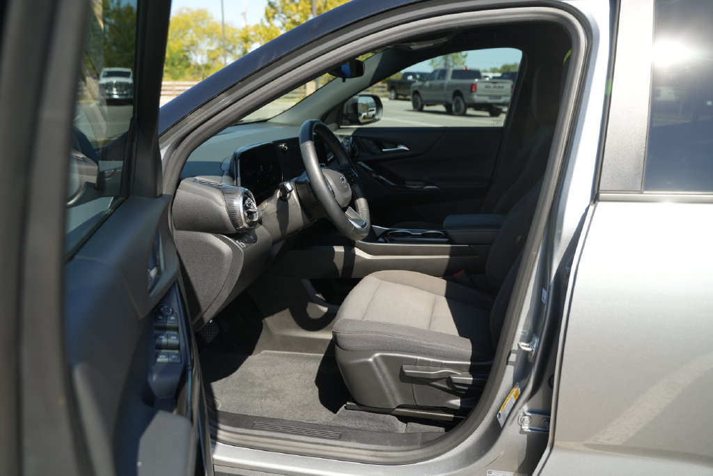 Used 2025 Chevrolet Equinox LT w/ Midnight Edition FWD image 13