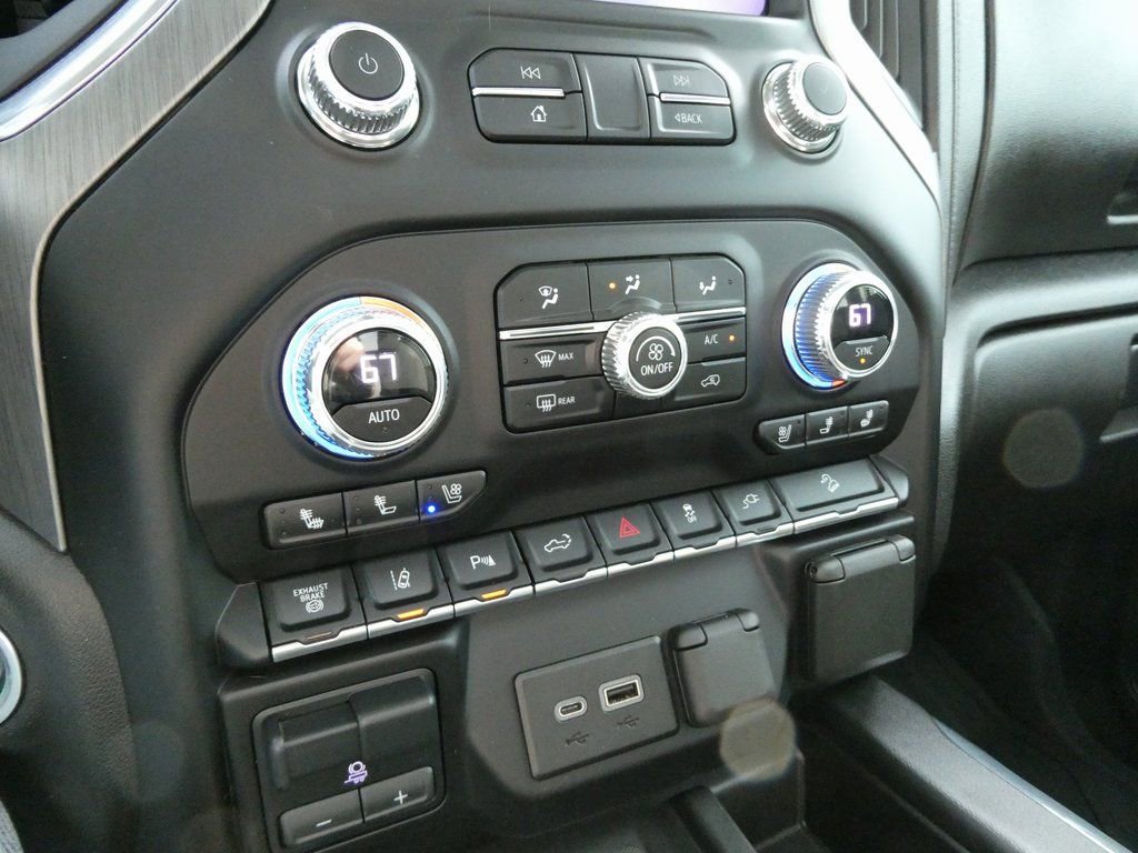Used 2023 GMC Sierra 3500 Denali w/ Denali Ultimate Package image 29