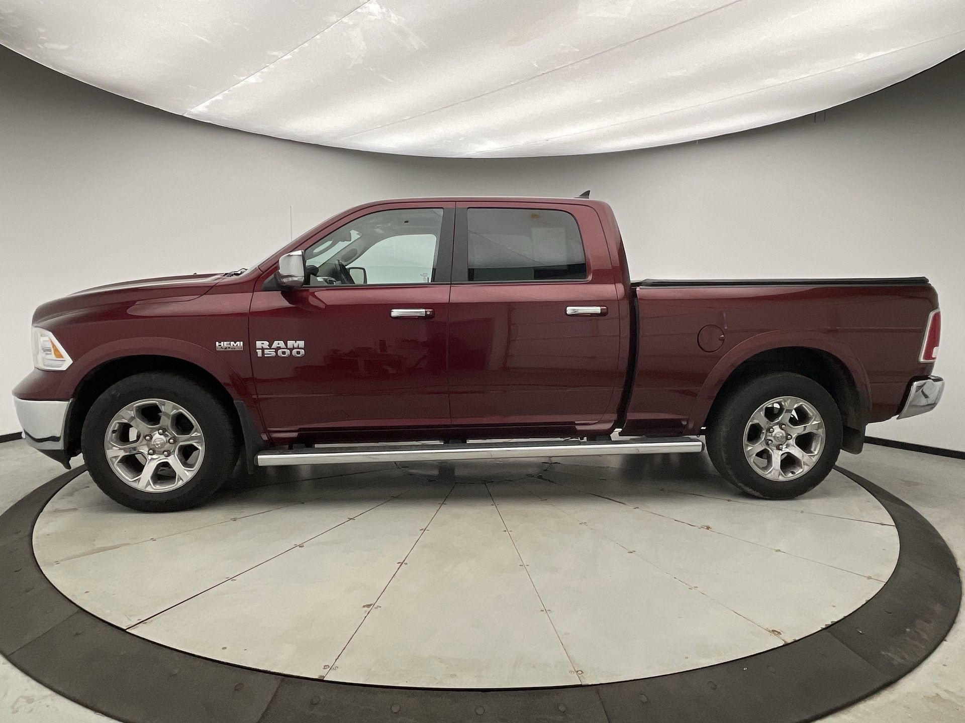 Used 2018 RAM 1500 Laramie AWD/4WD image 2