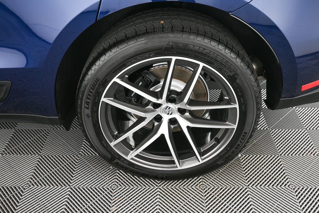 Certified 2025 Porsche Macan image 39