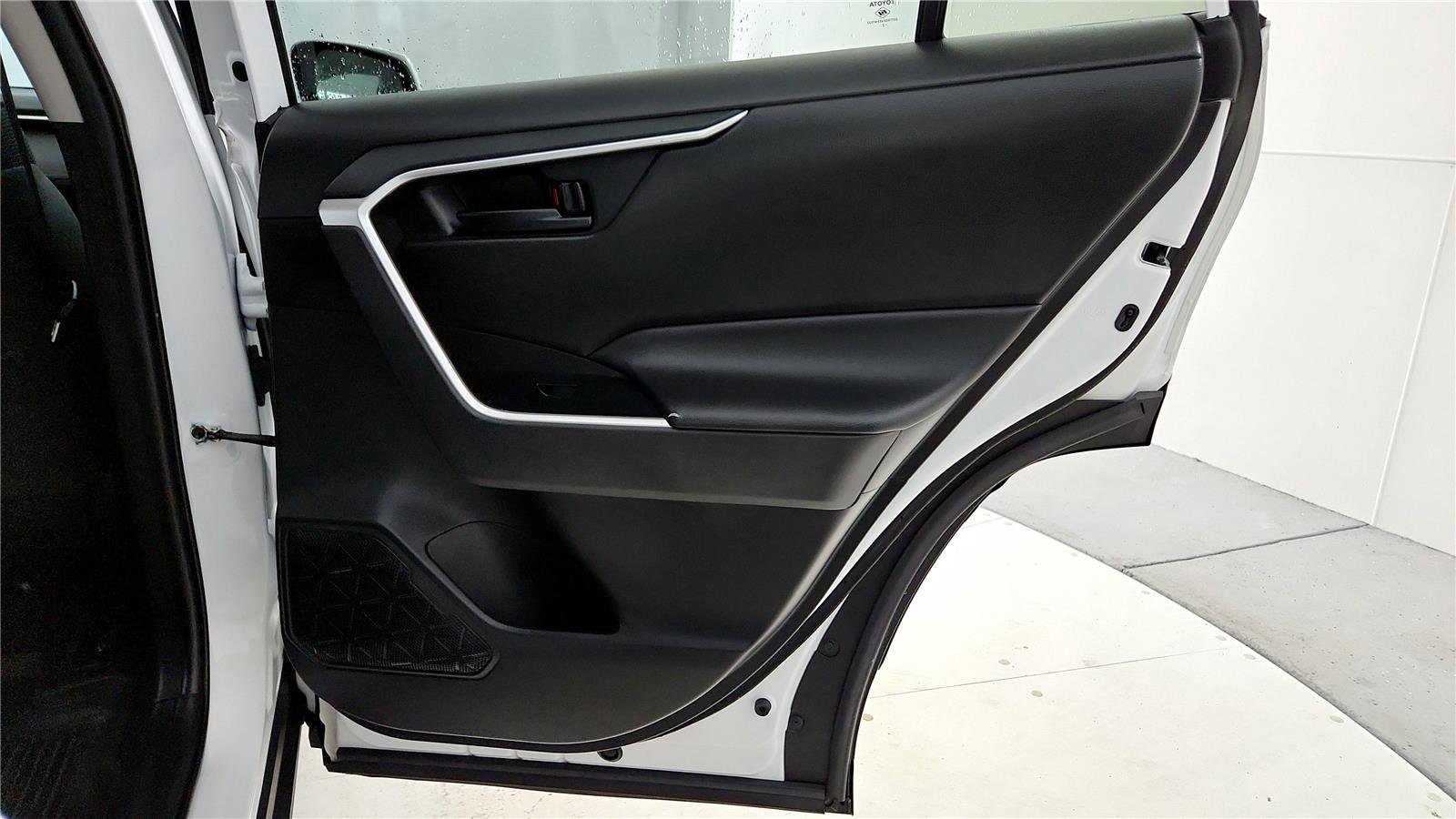 Used 2022 Toyota RAV4 LE image 19