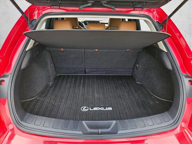 Used 2022 Lexus UX 200 image 19