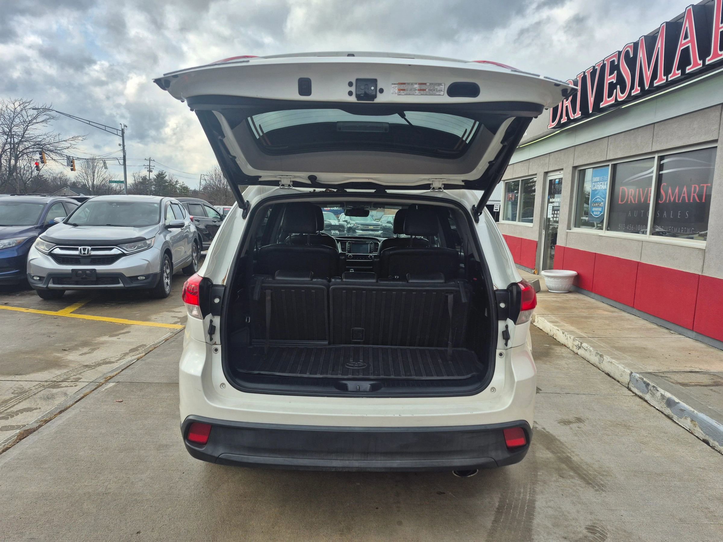 Used 2017 Toyota Highlander XLE image 9