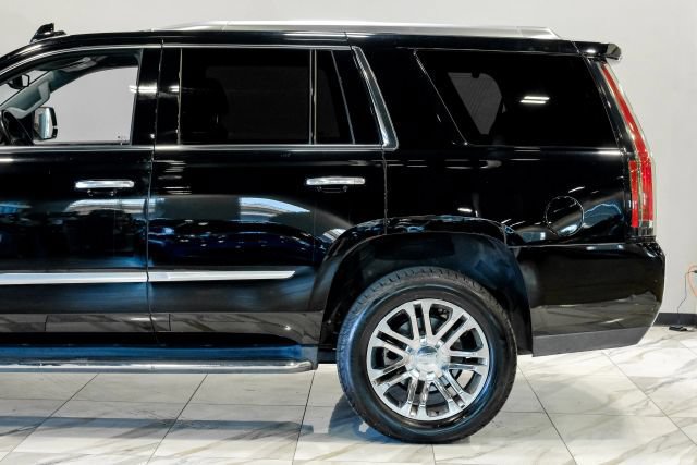 Used 2020 Cadillac Escalade 2WD image 18