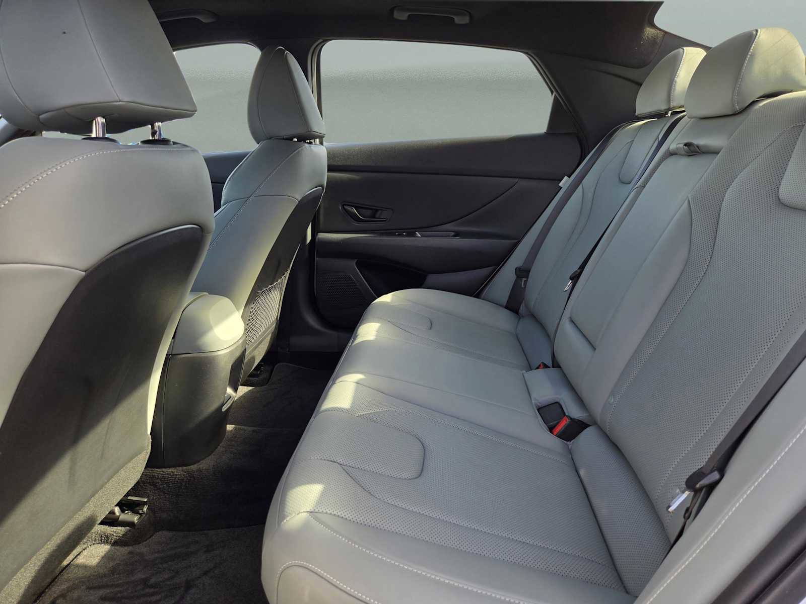 Used 2025 Hyundai Elantra Limited image 11