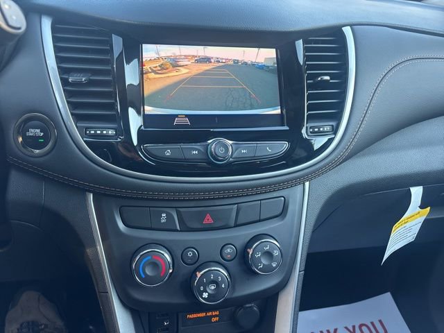 Used 2022 Chevrolet Trax LT w/ LT Convenience Package image 9