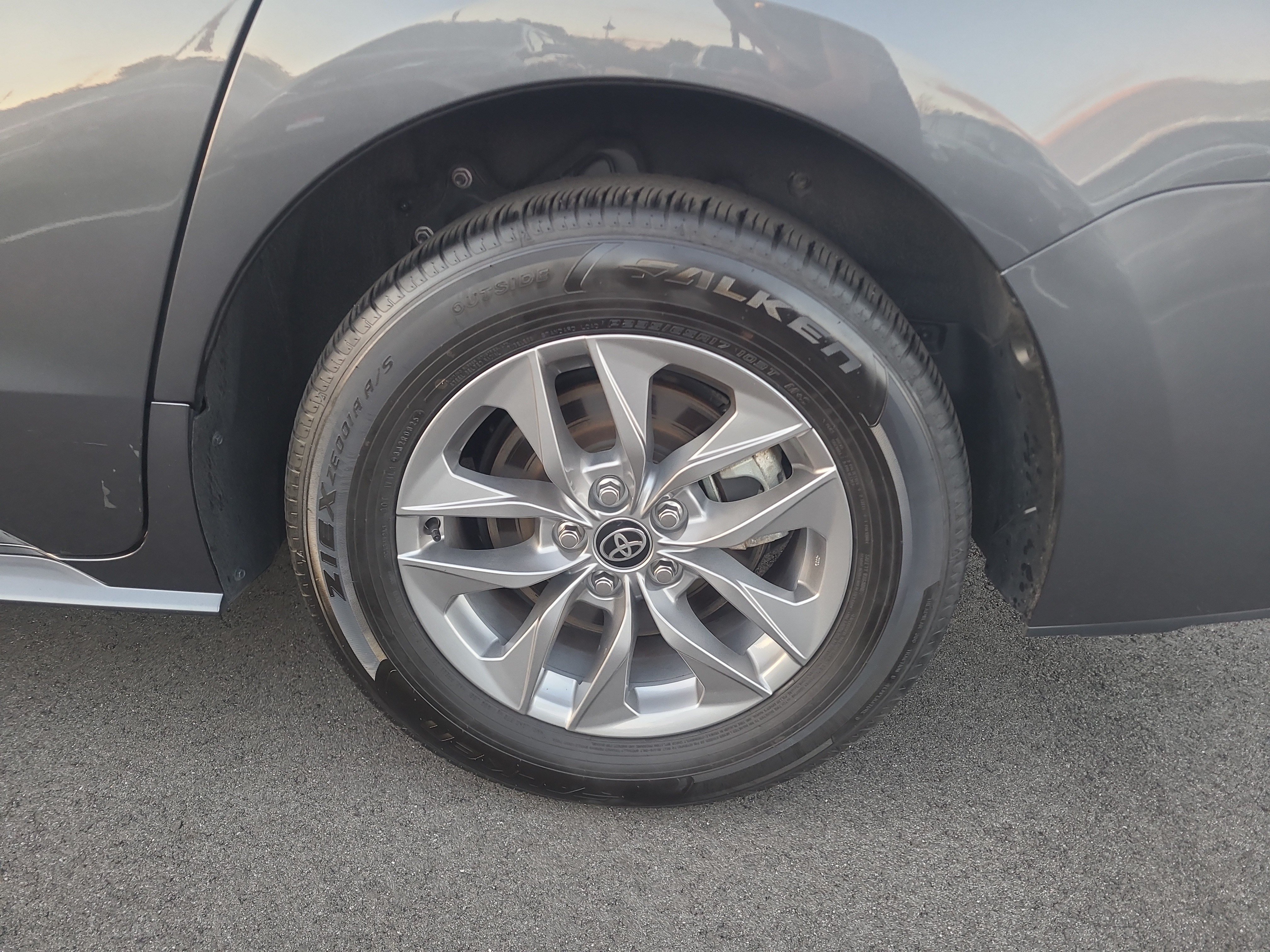Certified 2025 Toyota Sienna LE FWD image 10