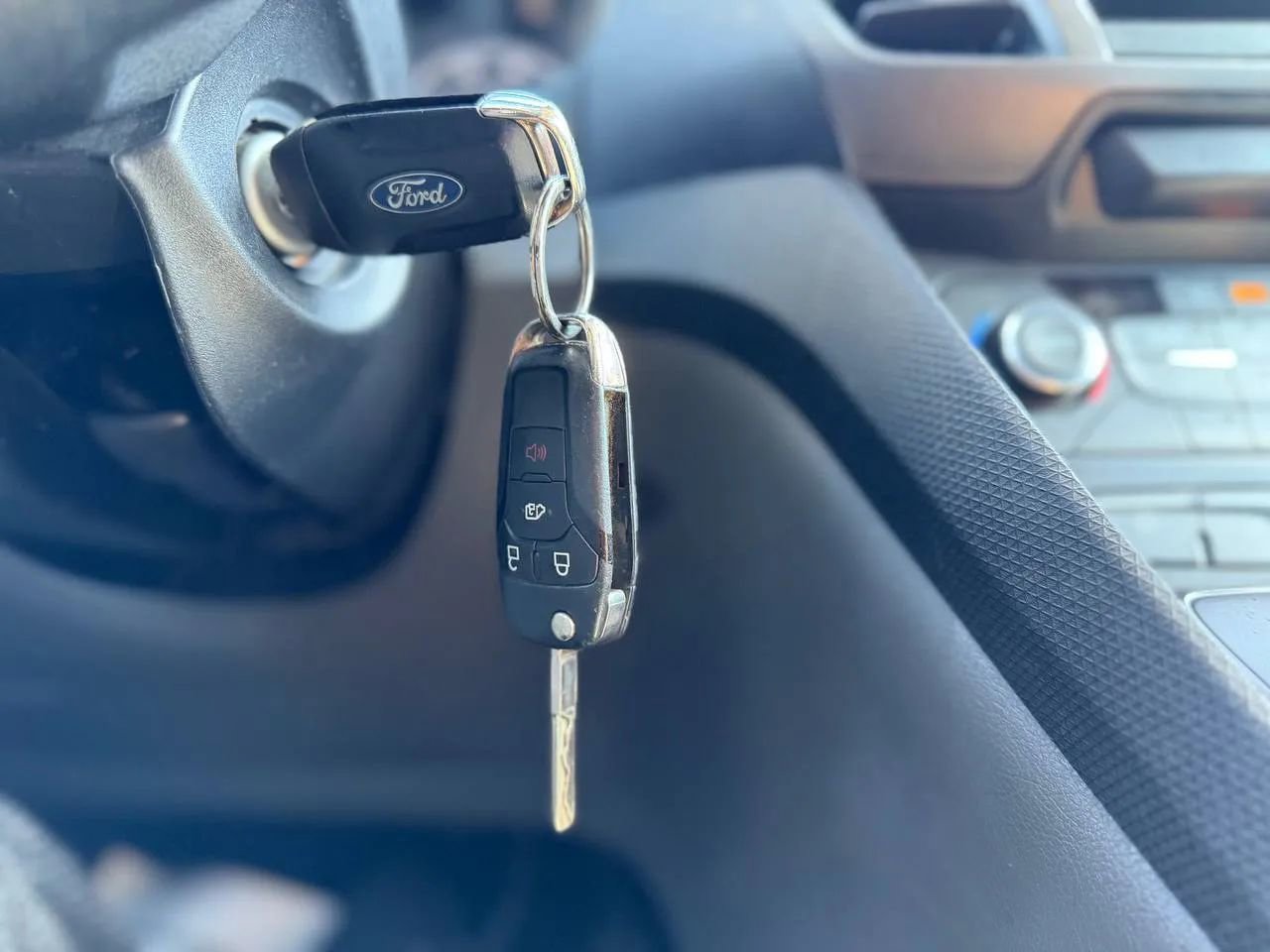 Used 2019 Ford Transit Connect XLT image 52