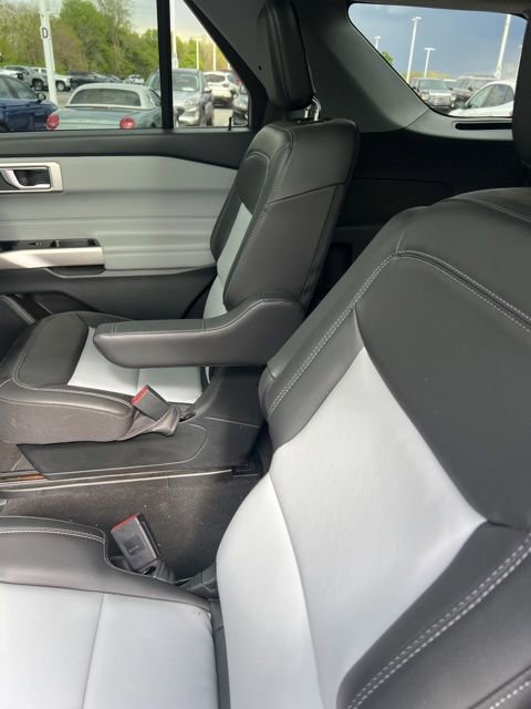 Used 2022 Ford Explorer XLT w/ Equipment Group 202A AWD/4WD image 14