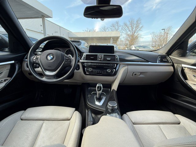 Used 2018 BMW 328d xDrive Sedan w/ Premium Package AWD/4WD image 6