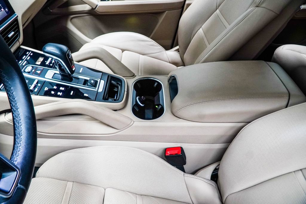 Used 2023 Porsche Cayenne Platinum Edition image 20