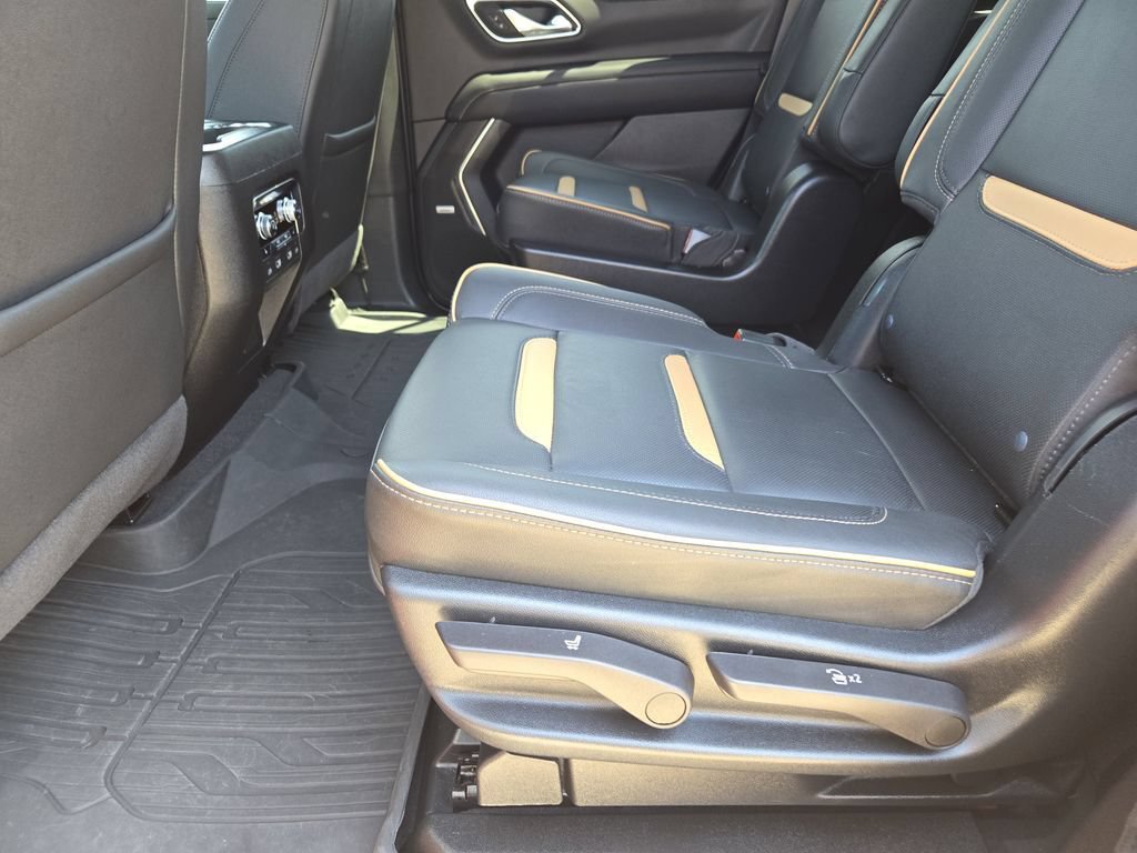 Used 2024 GMC Yukon AT4 w/ Technology Package AWD/4WD image 32