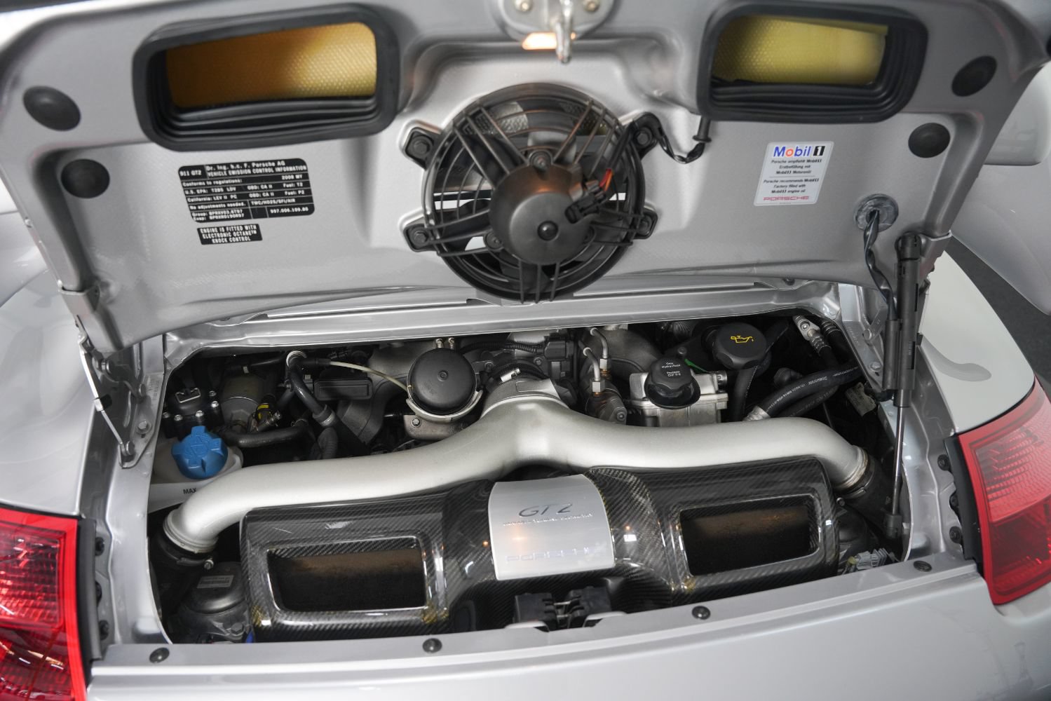 Used 2008 Porsche 911 GT2 RWD image 43