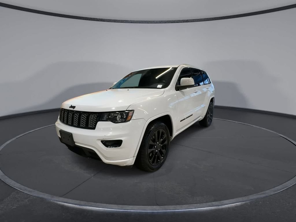 Used 2019 Jeep Grand Cherokee Altitude AWD/4WD image 6
