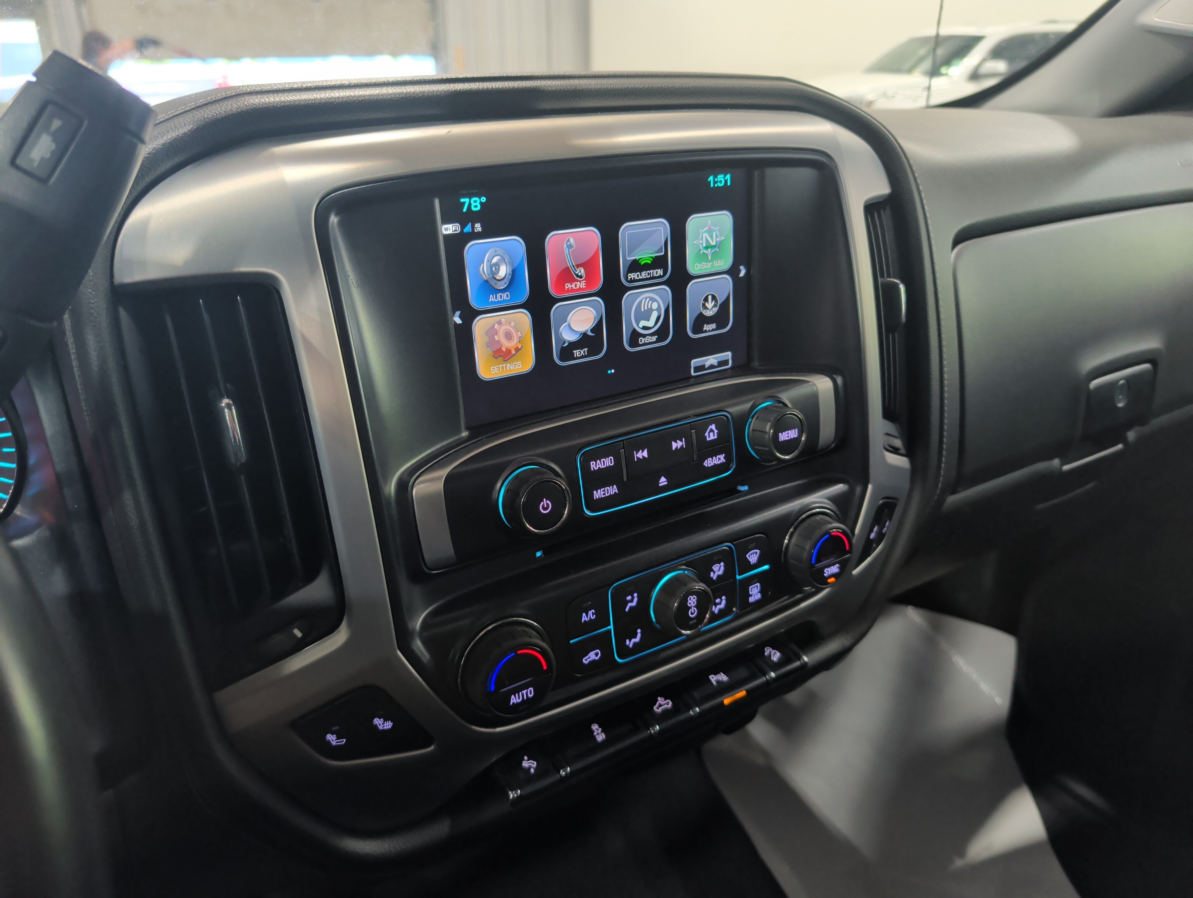 Used 2019 GMC Sierra 2500 SLE w/ SLE Preferred Package AWD/4WD image 11
