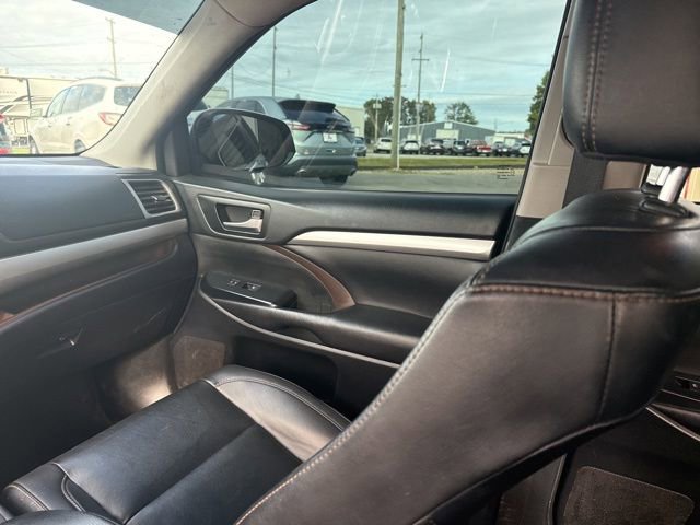 Used 2019 Toyota Highlander XLE AWD/4WD image 18