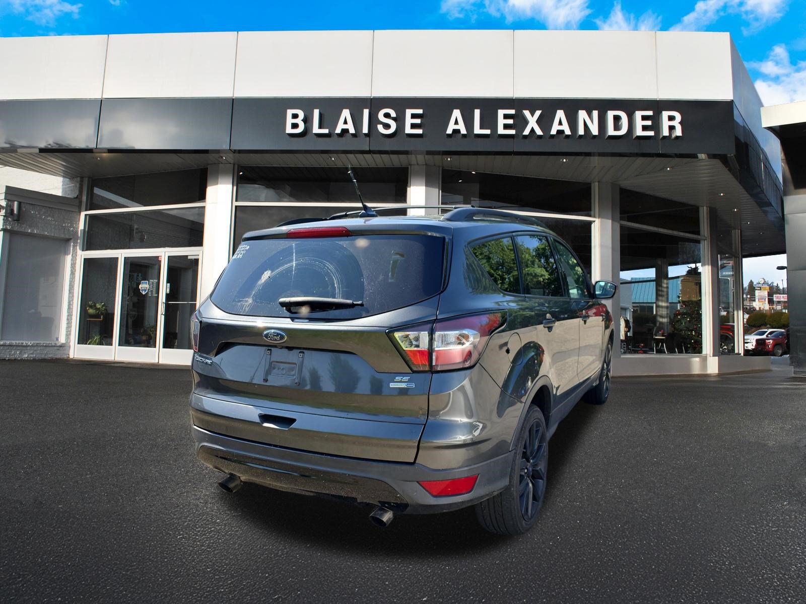 Used 2018 Ford Escape SE w/ SE Sport Appearance Package AWD/4WD image 3