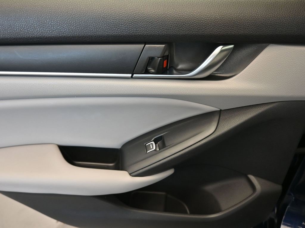 Used 2018 Honda Accord LX image 30