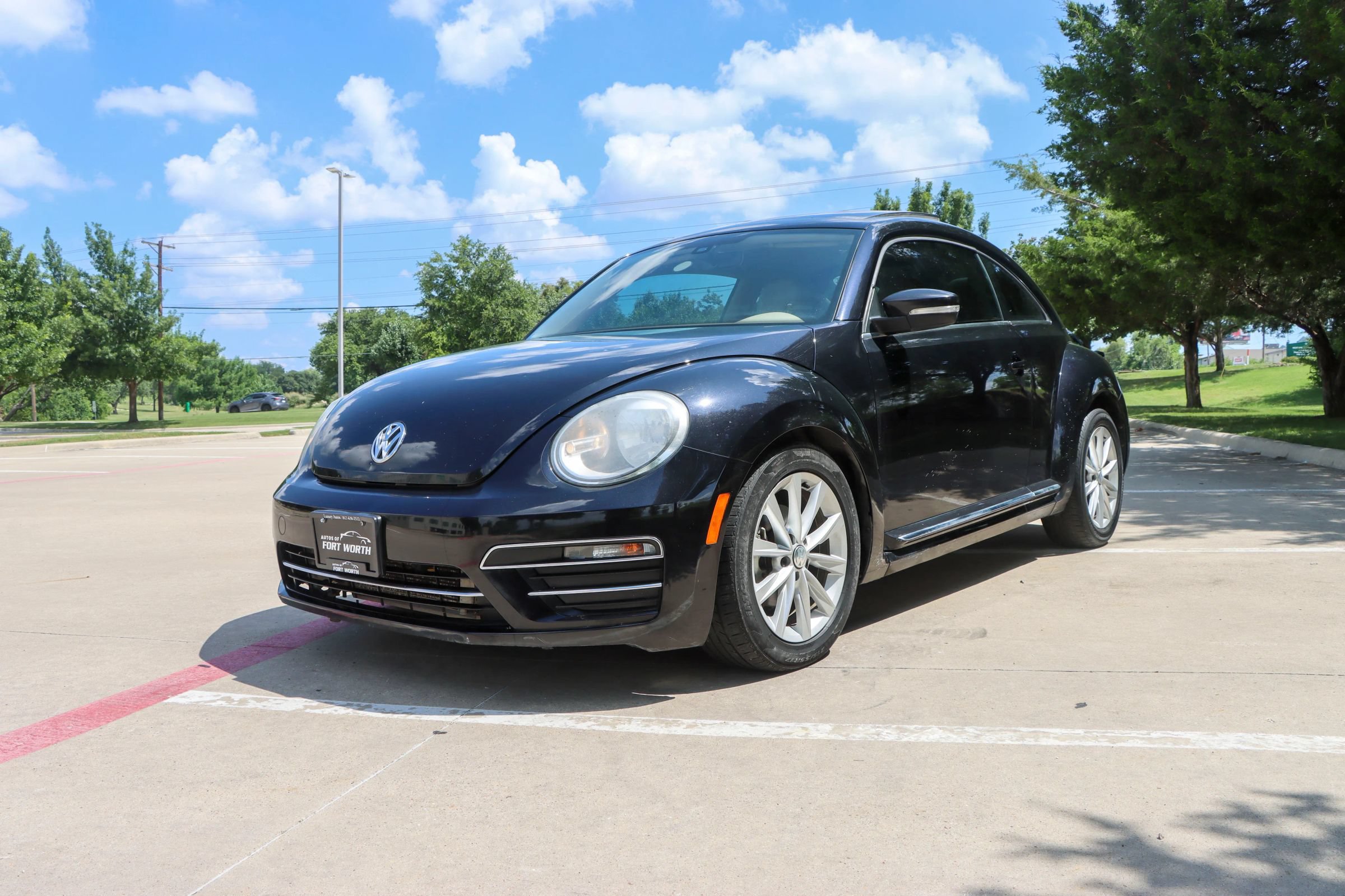 Used 2018 Volkswagen Beetle 2.0T SE FWD image 3