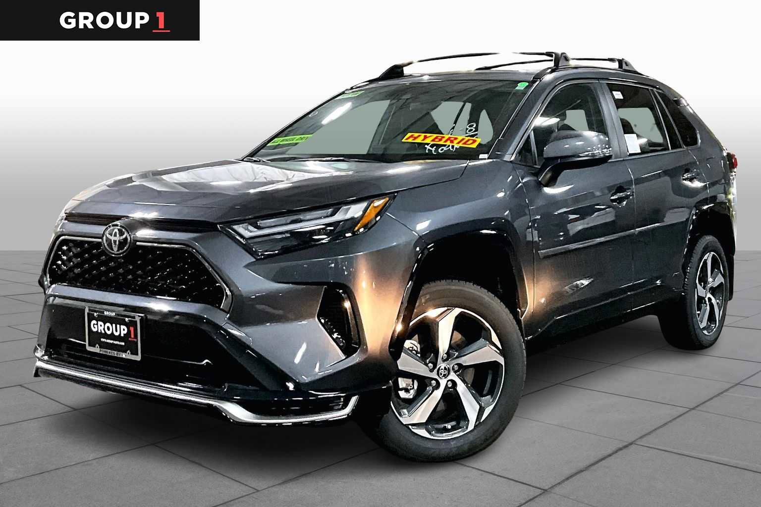 New 2025 Toyota RAV4 SE video 1