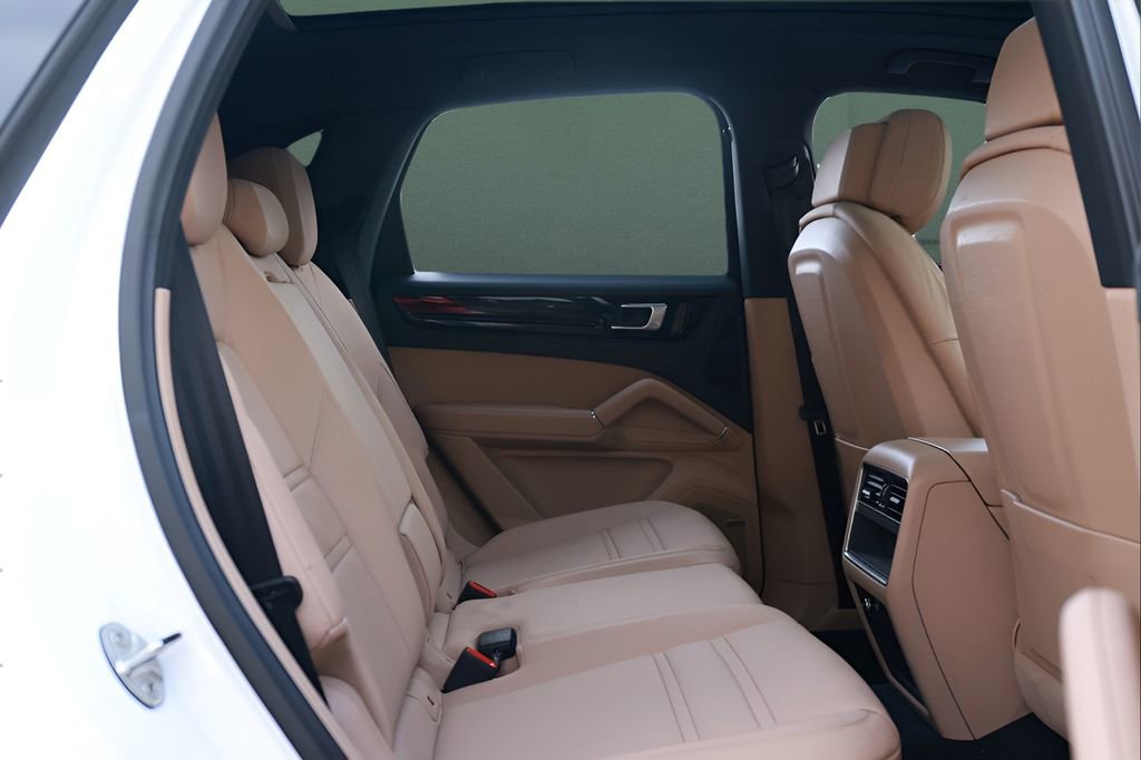 Used 2023 Porsche Cayenne image 13