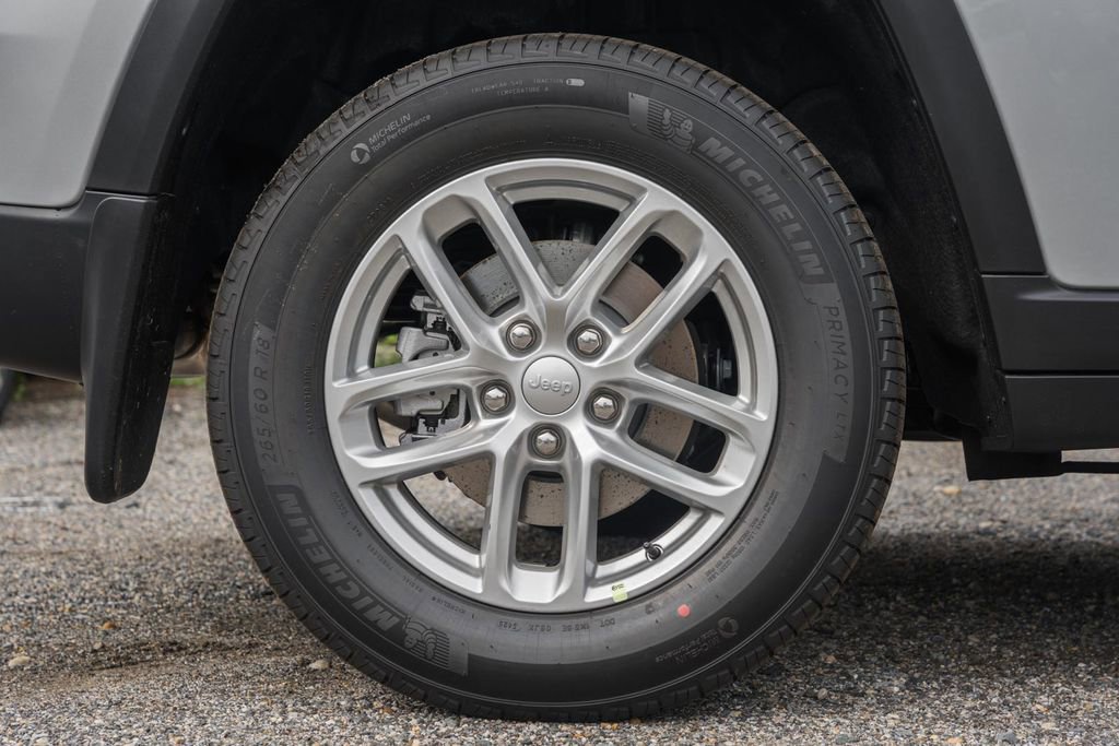 New 2025 Jeep Grand Cherokee Laredo X w/ Luxury Tech Group I image 17