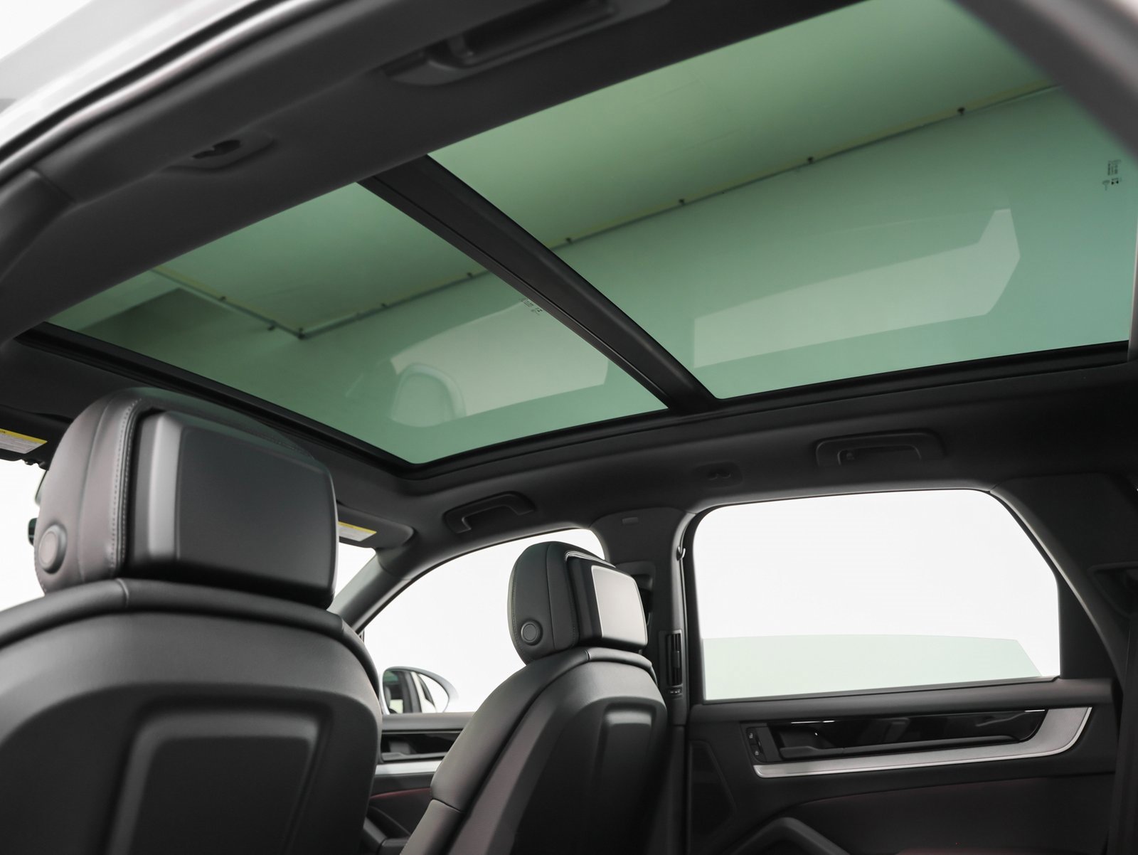 Used 2025 Porsche Cayenne image 40