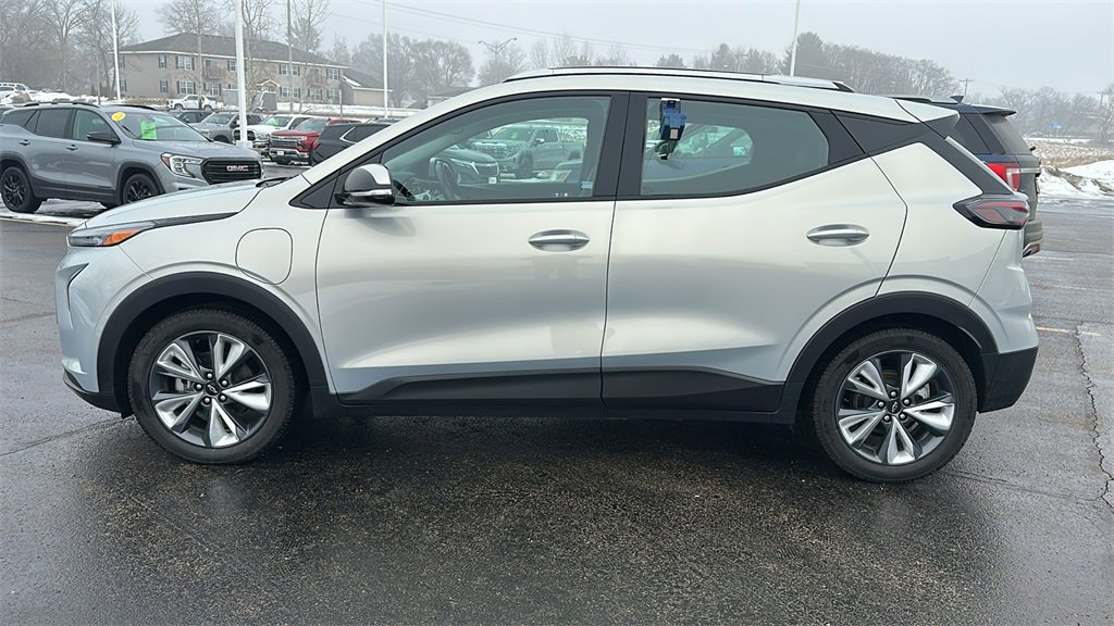 Used 2022 Chevrolet Bolt EUV LT w/ Convenience Package image 4