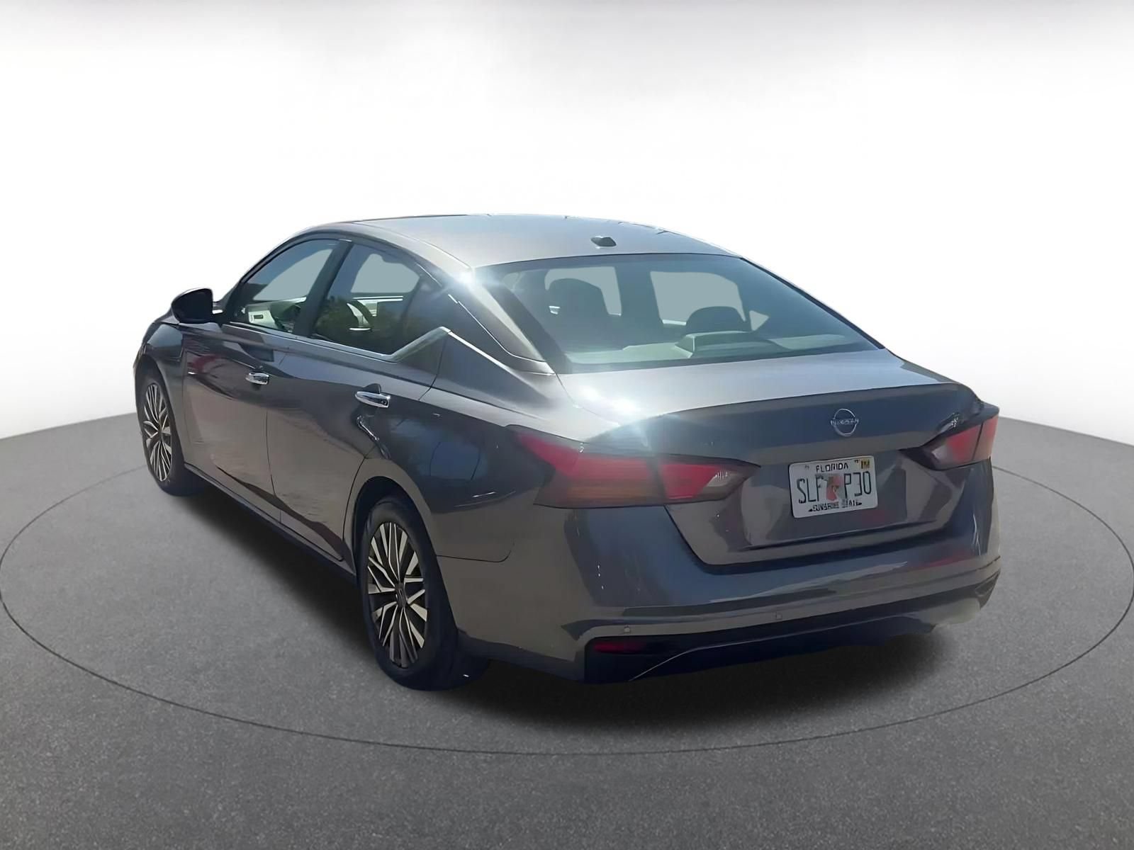 Used 2025 Nissan Altima 2.5 SV FWD image 10