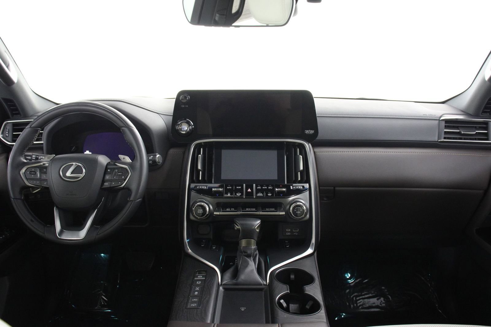 Used 2024 Lexus LX 600 4WD w/ Luxury Package image 7