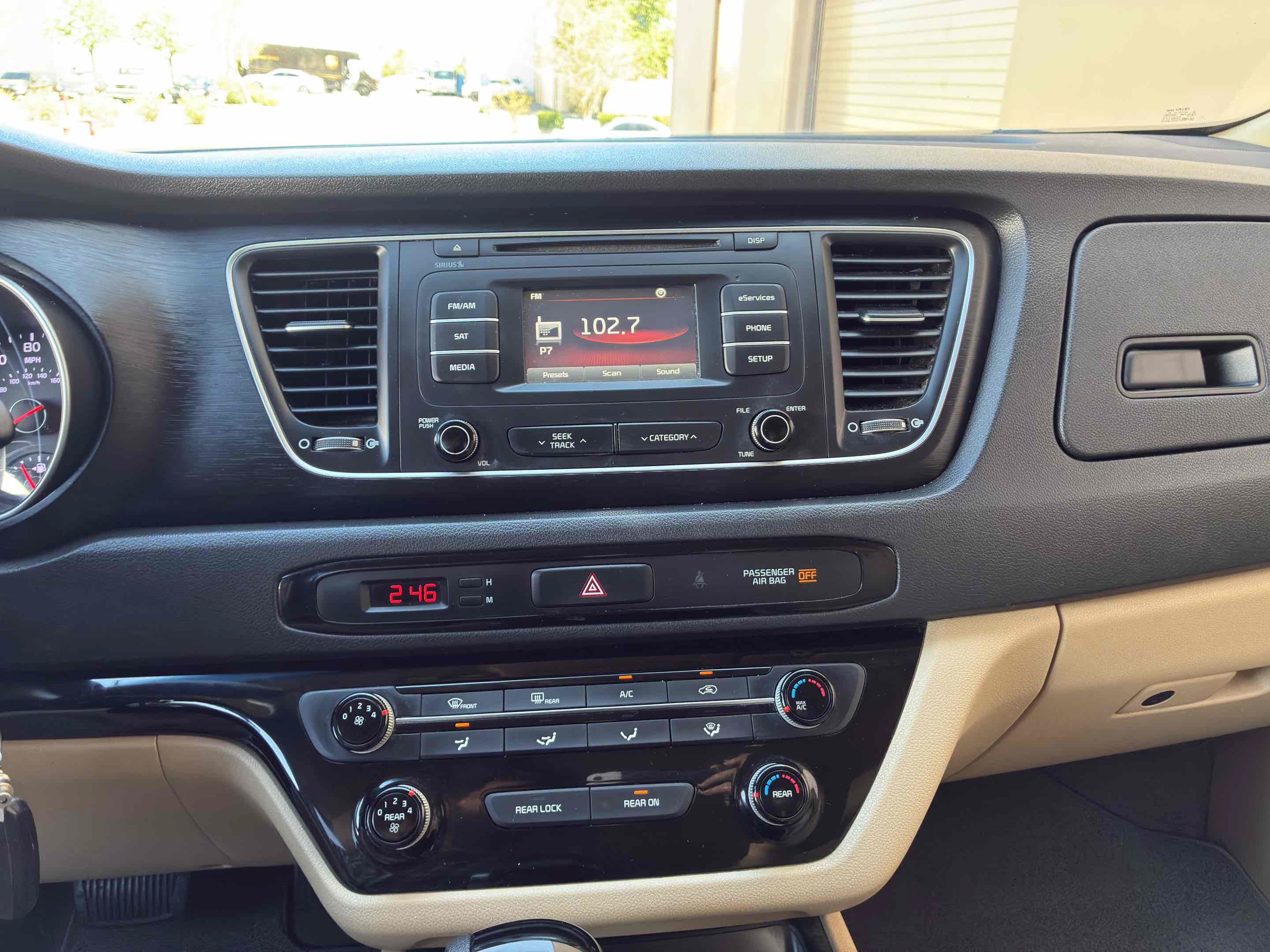 Used 2015 Kia Sedona LX w/ LX Convenience Package FWD image 23