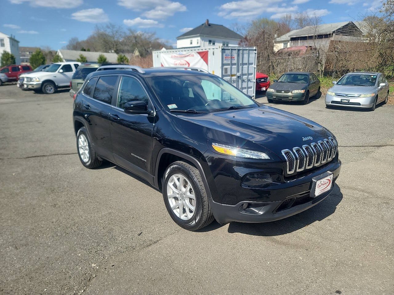 Used 2018 Jeep Cherokee Latitude Plus w/ Cold Weather Group AWD/4WD image 2