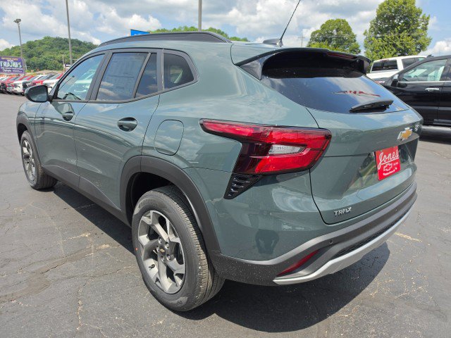 New 2026 Chevrolet Trax LT w/ Driver Confidence Package FWD image 3