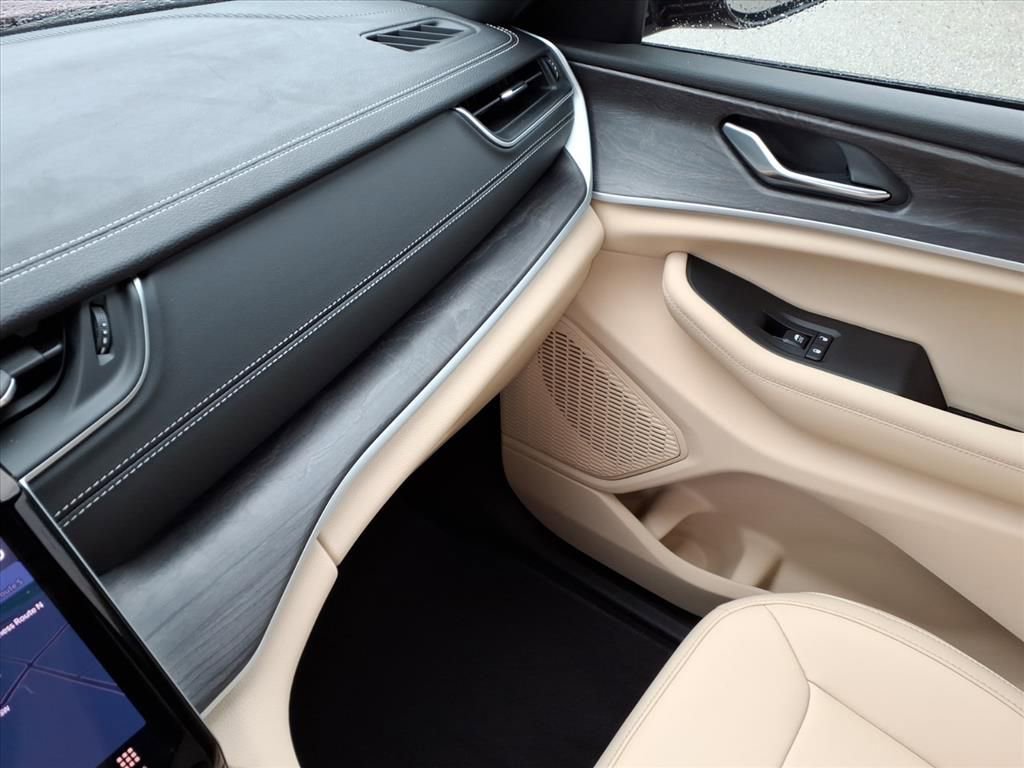 New 2025 Jeep Grand Cherokee Limited image 27