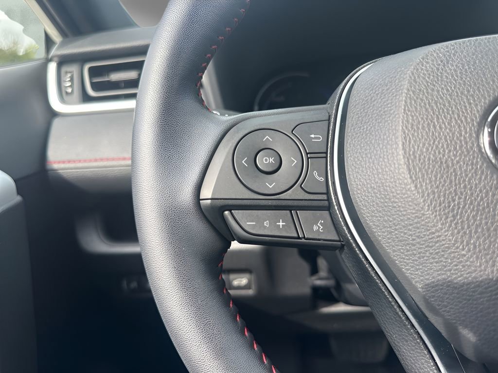 Used 2021 Toyota RAV4 SE image 14