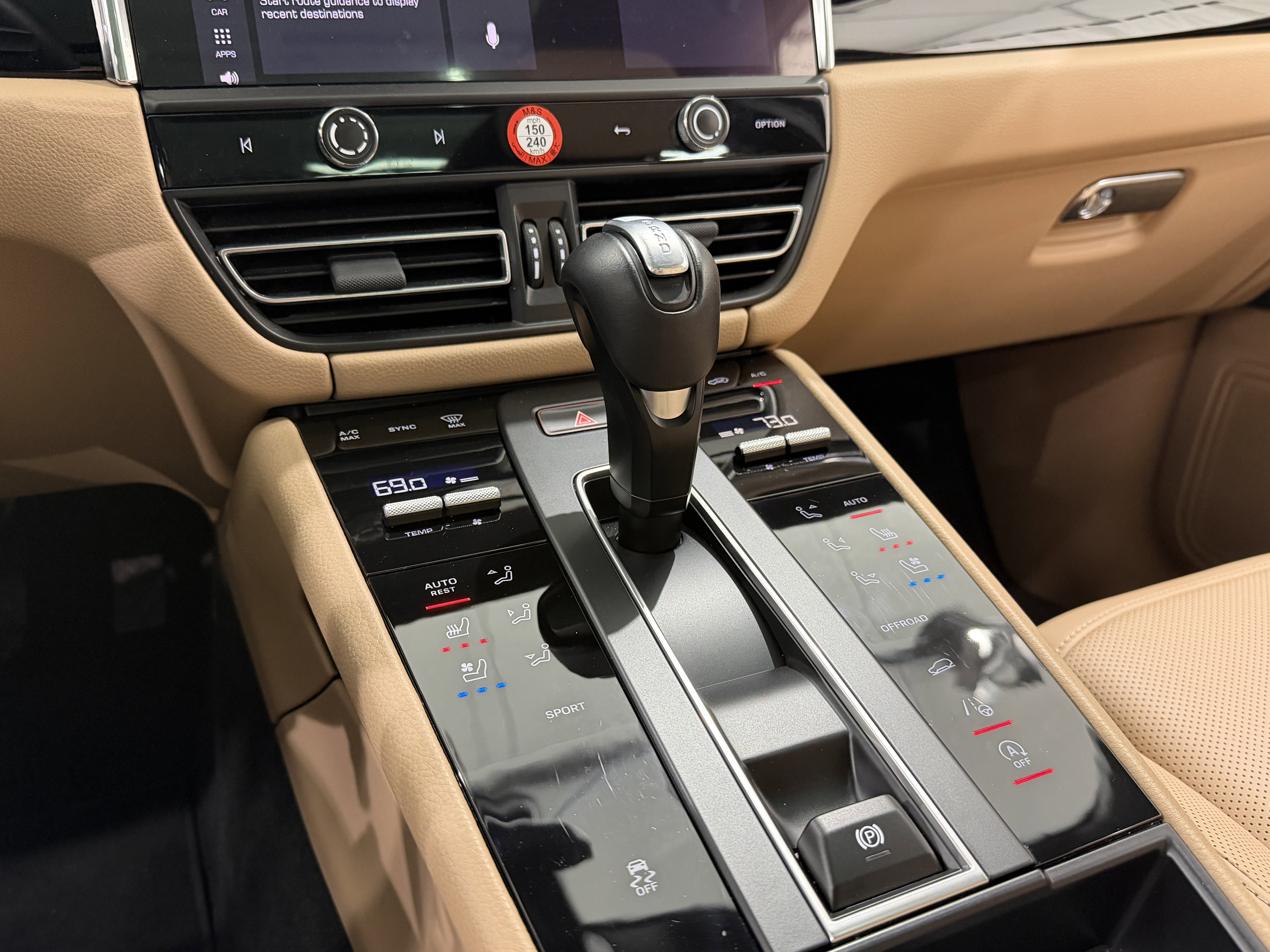 Certified 2025 Porsche Macan image 36