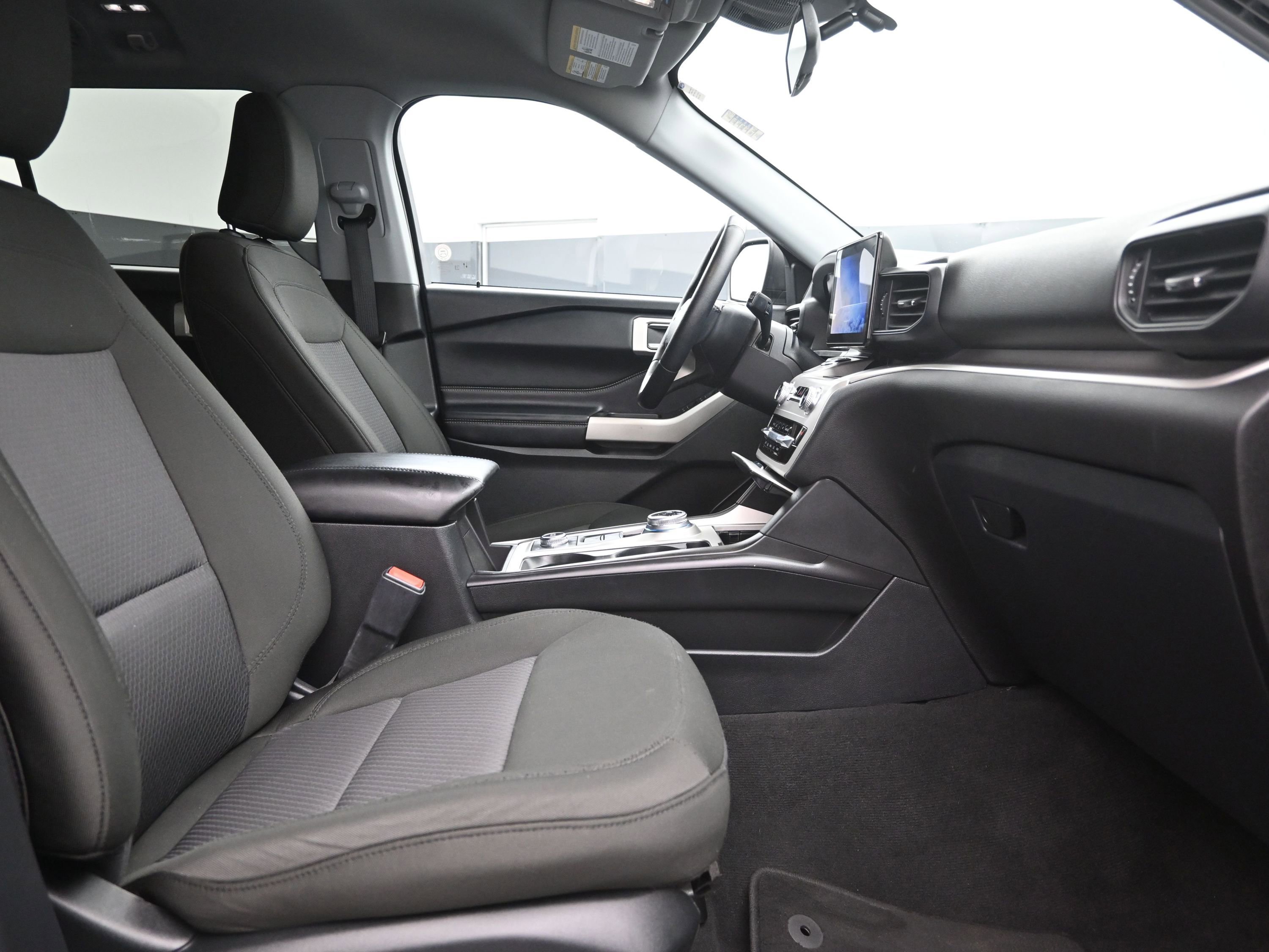 Used 2022 Ford Explorer XLT image 28