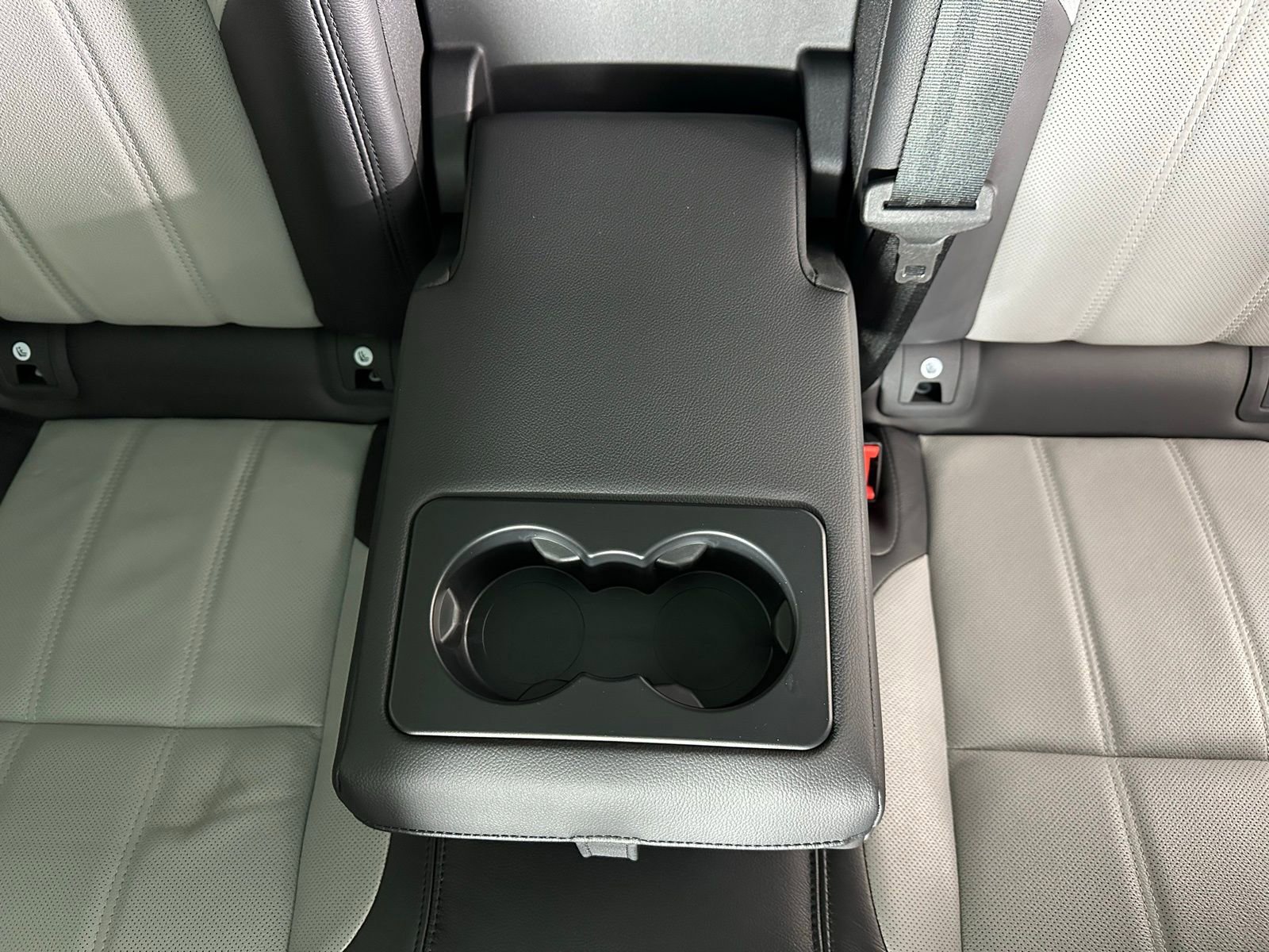 Used 2023 Land Rover Range Rover Evoque R-Dynamic S image 32