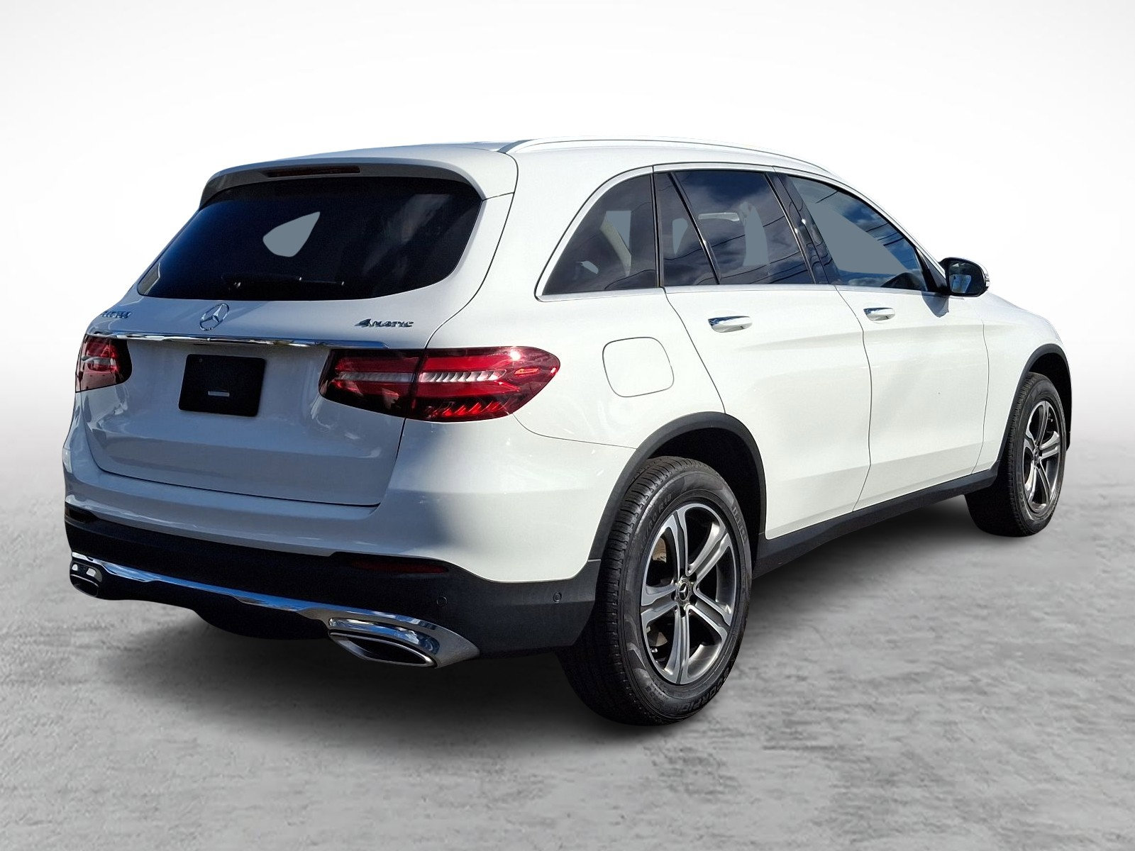 Used 2018 Mercedes-Benz GLC 300 4MATIC w/ Multimedia Package image 4