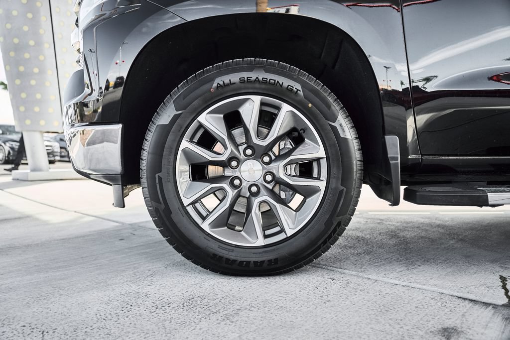 Used 2022 Chevrolet Silverado 1500 LT AWD/4WD image 3