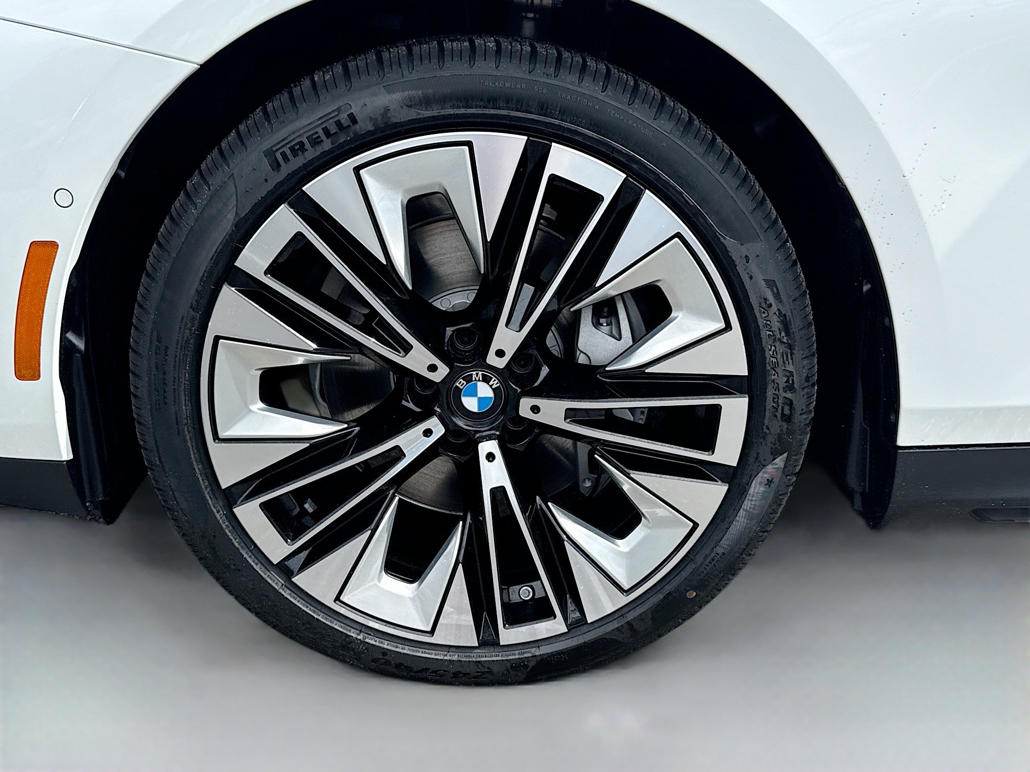 New 2027 BMW i5 xDrive40 AWD/4WD image 41