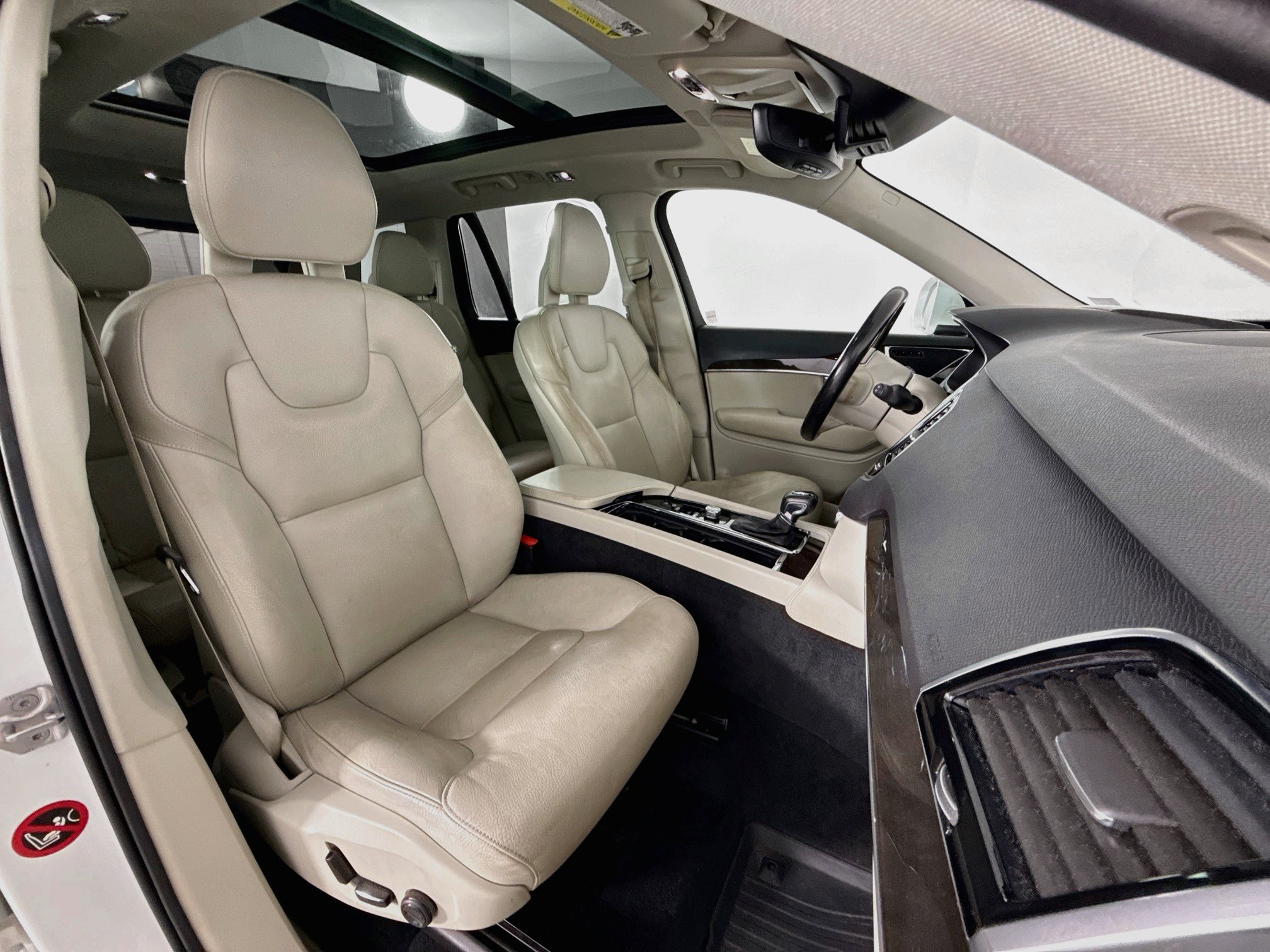 Used 2018 Volvo XC90 T6 Momentum w/ Convenience Package AWD/4WD image 28